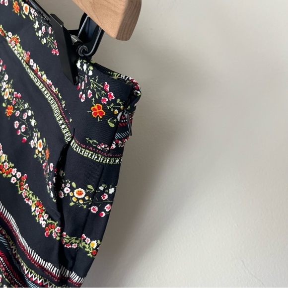 Loft Black Floral Ruffle Hem Side Zip Shorts 0 - Picture 5 of 9